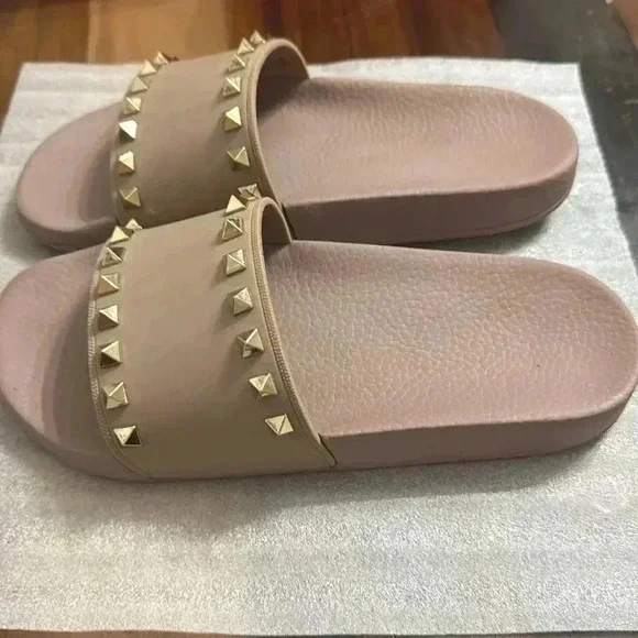 Valentino Garavani
Rockstud Rubber Slider Sandals - Picture 5 of 6